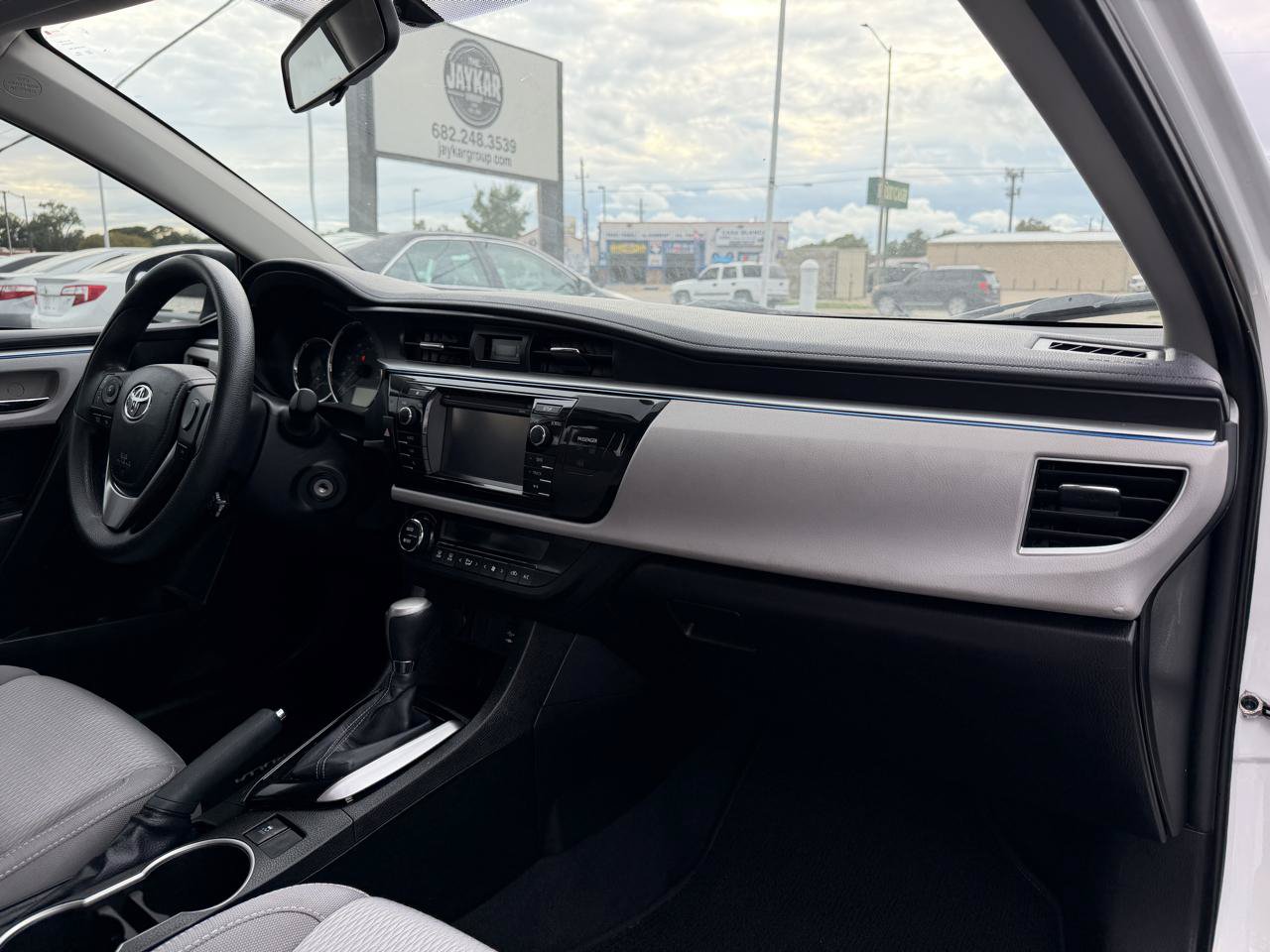 Used 2014 Toyota Corolla LE FWD image 15
