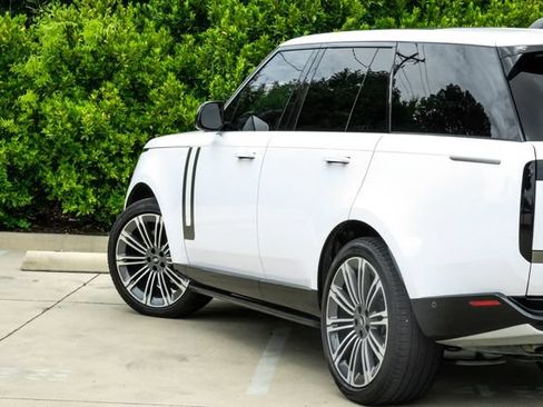 Used 2024 Land Rover Range Rover SE AWD/4WD image 16
