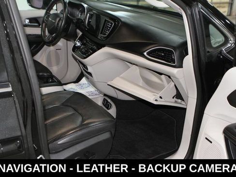 Used 2020 Chrysler Pacifica Touring-L Plus w/ Tire & Wheel Group FWD image 23