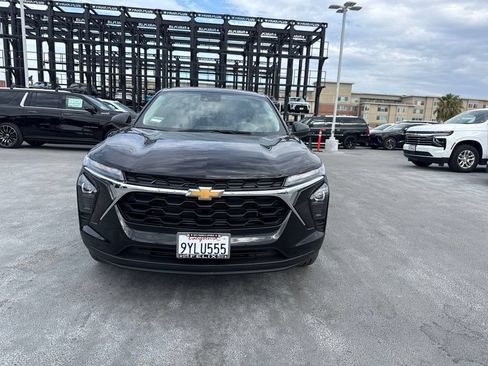 Used 2026 Chevrolet Trax LS w/ Driver Confidence Package FWD image 2