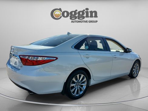 Used 2015 Toyota Camry XLE image 3