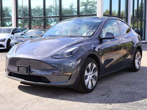 Used 2023 Tesla Model Y Long Range image 8
