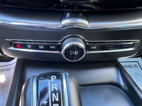 Used 2020 Volvo XC60 T6 Momentum AWD/4WD image 25