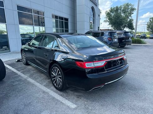 Used 2017 Lincoln Continental Select AWD/4WD image 4