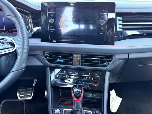 Certified 2025 Volkswagen Jetta GLI Autobahn image 30