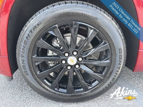 Used 2023 Chevrolet Traverse Premier FWD image 14
