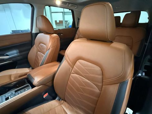 Used 2023 Nissan Pathfinder Platinum w/ Cargo Package FWD image 17