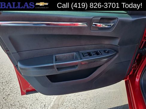 Used 2010 Chrysler 300 Touring Plus RWD image 22
