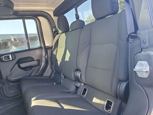 Used 2023 Jeep Gladiator Sport image 20