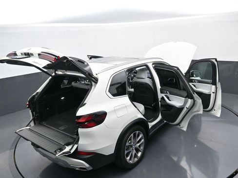 Used 2024 BMW X5 xDrive40i w/ Premium Package image 44