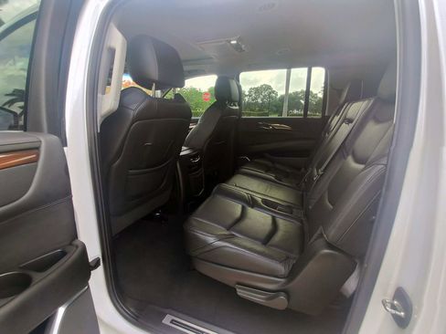 Used 2018 Cadillac Escalade ESV Premium Luxury AWD/4WD image 12