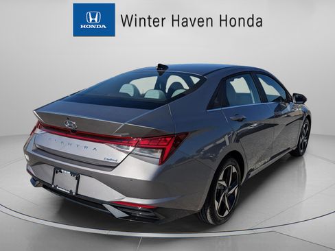 Used 2023 Hyundai Elantra Limited image 8
