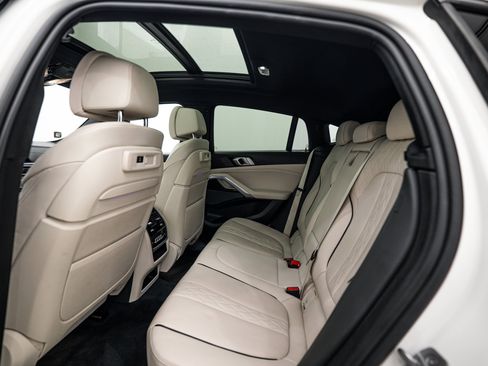Used 2020 BMW X6 M50i w/ Luxury Seating Package AWD/4WD image 17