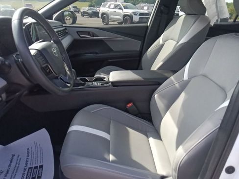 Used 2025 Toyota Camry SE w/ Convenience Package AWD/4WD image 15