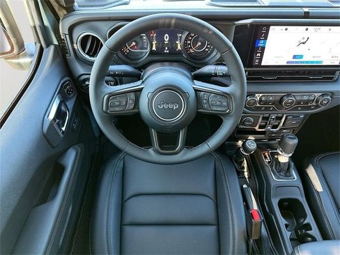 New 2025 Jeep Gladiator Sport image 21
