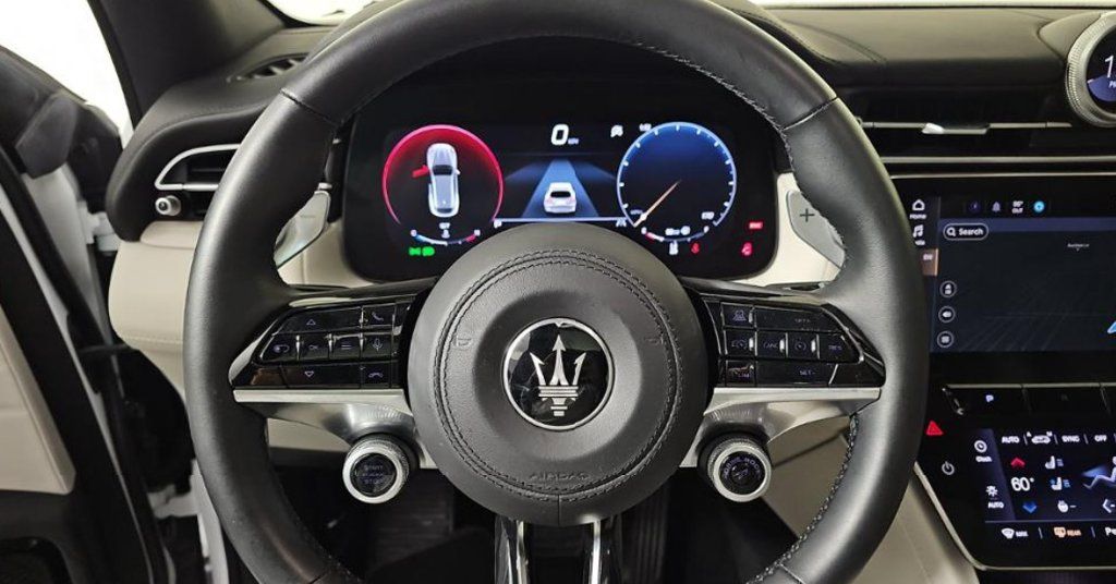 Used 2023 Maserati Grecale Modena AWD/4WD image 3