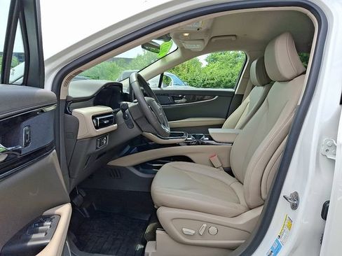 Certified 2023 Lincoln Nautilus AWD w/ Premium Package image 13