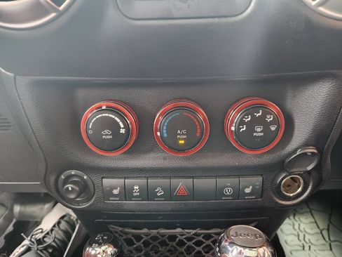Used 2017 Jeep Wrangler Unlimited Sahara AWD/4WD image 21