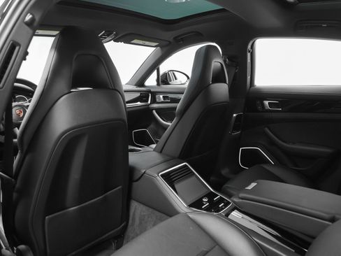 Certified 2023 Porsche Panamera AWD/4WD image 40