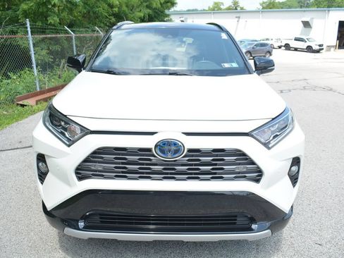 Used 2021 Toyota RAV4 XSE AWD/4WD image 2