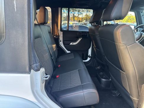 Used 2012 Jeep Wrangler Unlimited Sahara image 40