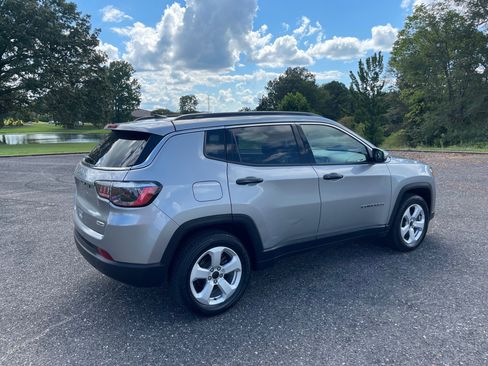 Used 2021 Jeep Compass Latitude FWD image 5
