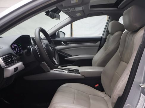 Used 2018 Honda Accord EX image 16