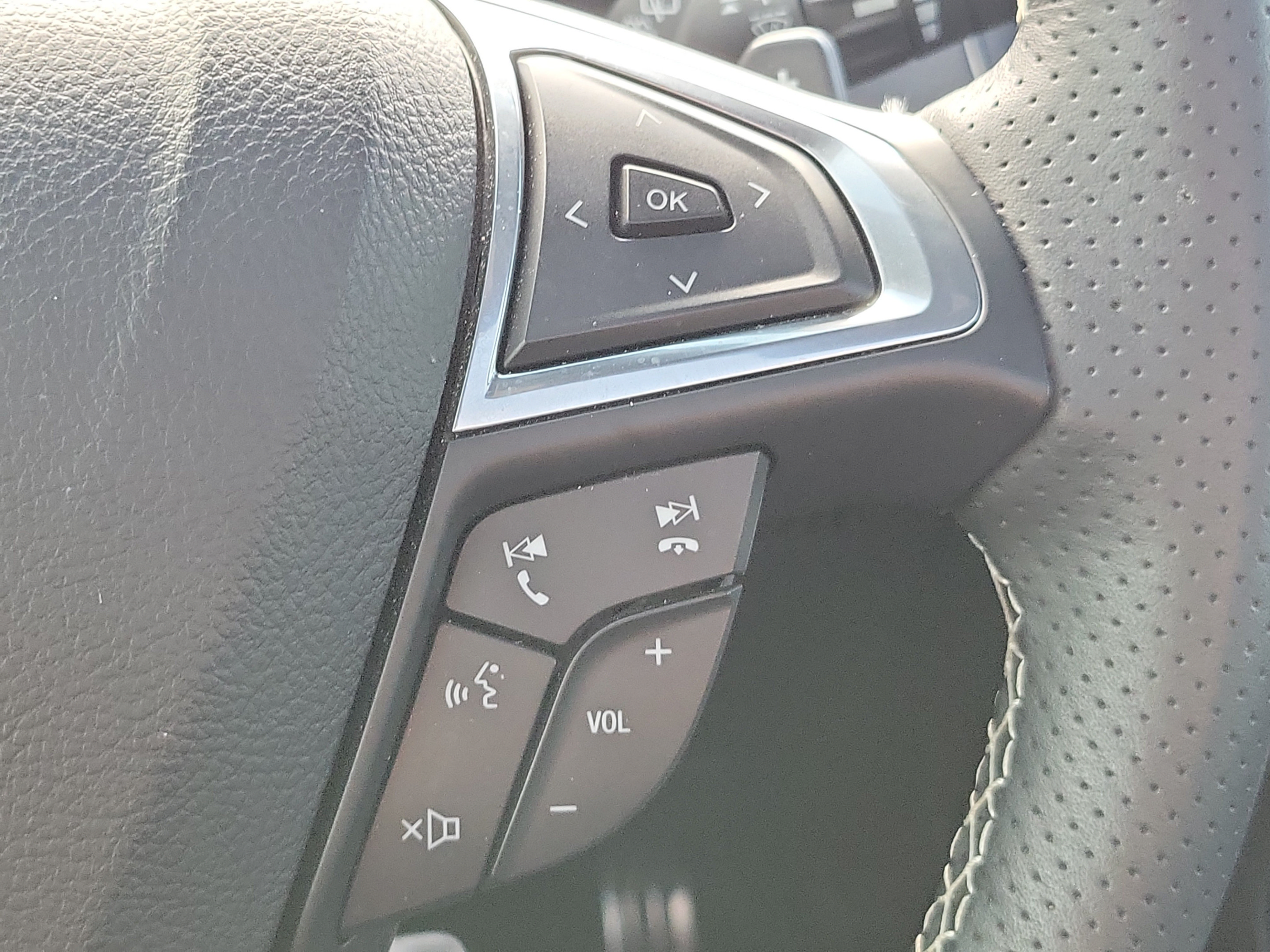 Used 2024 Ford Edge ST w/ Equipment Group 401A AWD/4WD image 24