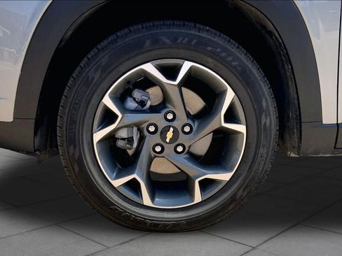 Used 2025 Chevrolet Trax LT FWD image 10