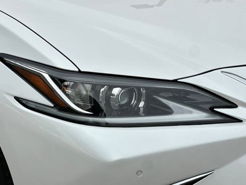 Used 2024 Lexus ES 300h w/ Premium Package FWD image 13