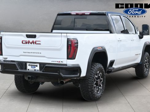 Used 2025 GMC Sierra 2500 AT4X AWD/4WD image 3