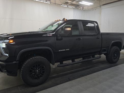 Used 2024 Chevrolet Silverado 2500 ZR2 w/ Technology Package AWD/4WD image 1