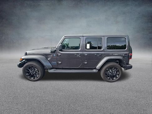 Used 2025 Jeep Wrangler Unlimited Sahara AWD/4WD image 4