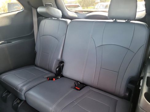 Used 2024 Buick Enclave Premium image 8