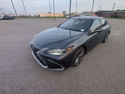 Certified 2025 Lexus ES 300h Ultra Luxury w/ Accessory Package (Z1) image 19