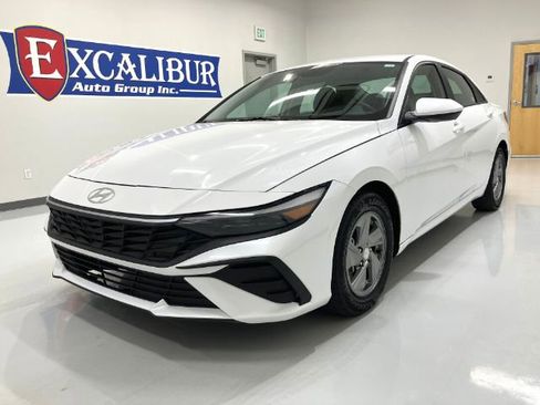 Used 2024 Hyundai Elantra SE image 7