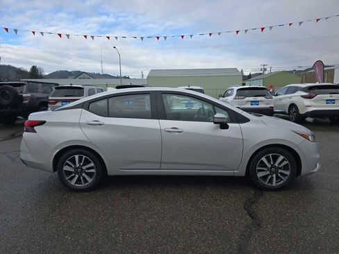 Used 2021 Nissan Versa SV image 6
