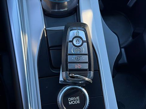 Used 2022 Ford Explorer XLT w/ Equipment Group 202A AWD/4WD image 14
