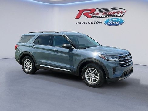 Certified 2025 Ford Explorer Active RWD image 2