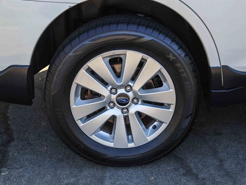 Used 2017 Subaru Outback 2.5i Premium AWD/4WD image 13