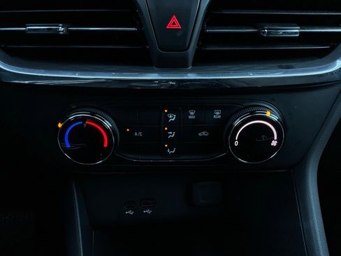 Used 2025 Buick Encore GX Preferred image 26