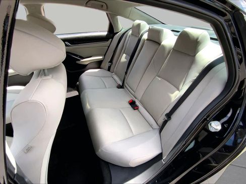 Used 2018 Honda Accord LX image 19