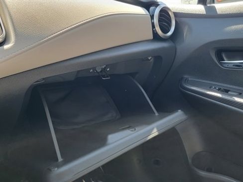 Used 2022 Nissan Versa SV w/ Trunk Package FWD image 34