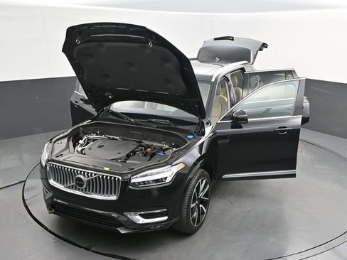 Certified 2023 Volvo XC90 B6 Plus w/ Protection Package Premier image 36