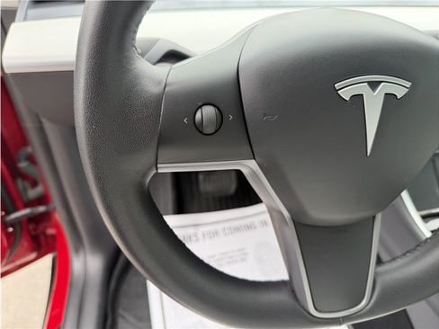 Used 2021 Tesla Model Y Long Range AWD/4WD image 34