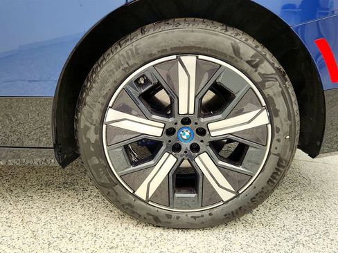 Used 2024 BMW iX xDrive50 w/ Sport Package image 9