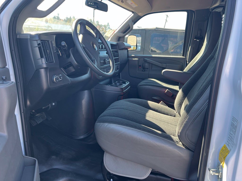 Used 2025 Chevrolet Express 2500 w/ Driver Convenience Package RWD image 7