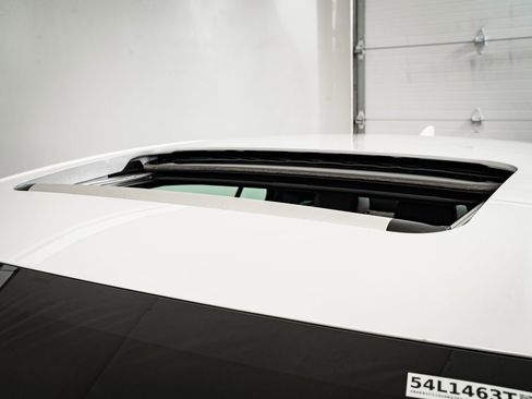 Certified 2025 Lexus ES 300h w/ Luxury Package image 14