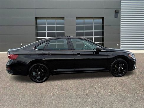 New 2026 Volkswagen Jetta SE image 8