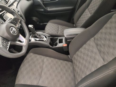 Used 2020 Nissan Rogue Sport SV FWD image 17